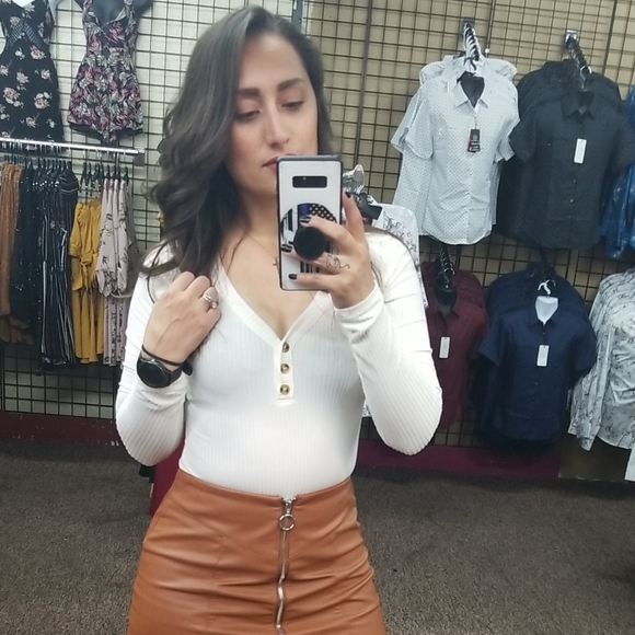 Milenio Clothing - Picture 3 of 5